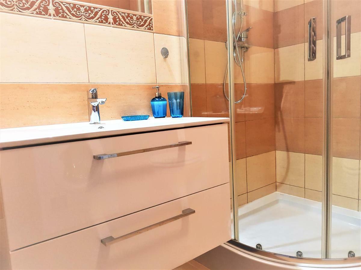 Apartament B&F Garbary Poznań Business&Family - Parking Zewnętrze zdjęcie
