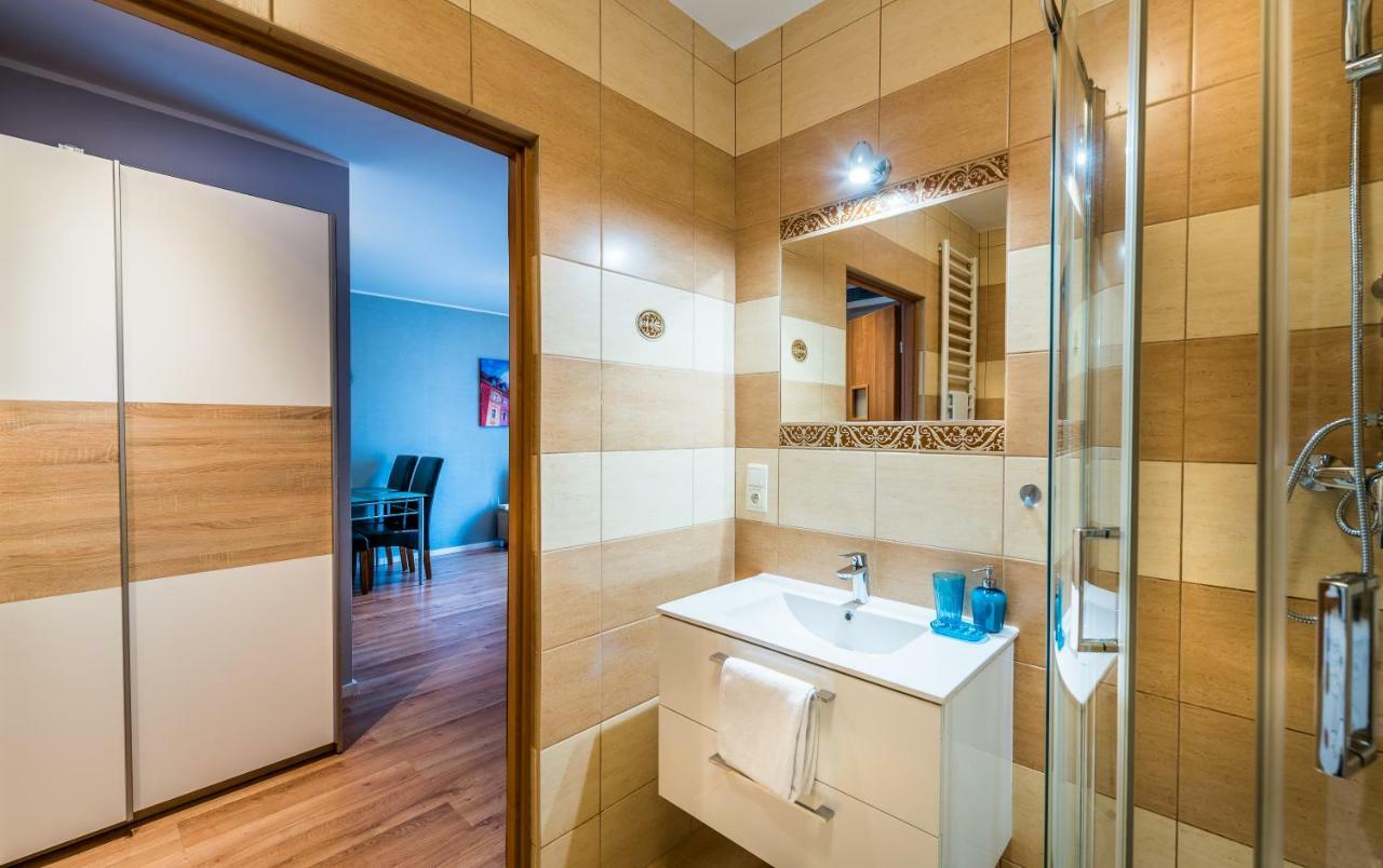 Apartament B&F Garbary Poznań Business&Family - Parking Zewnętrze zdjęcie
