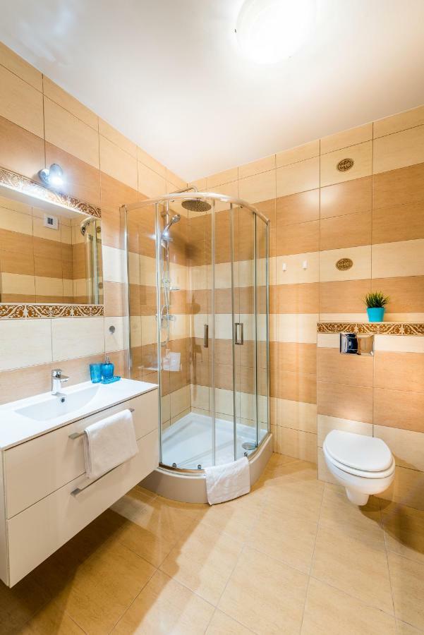Apartament B&F Garbary Poznań Business&Family - Parking Zewnętrze zdjęcie
