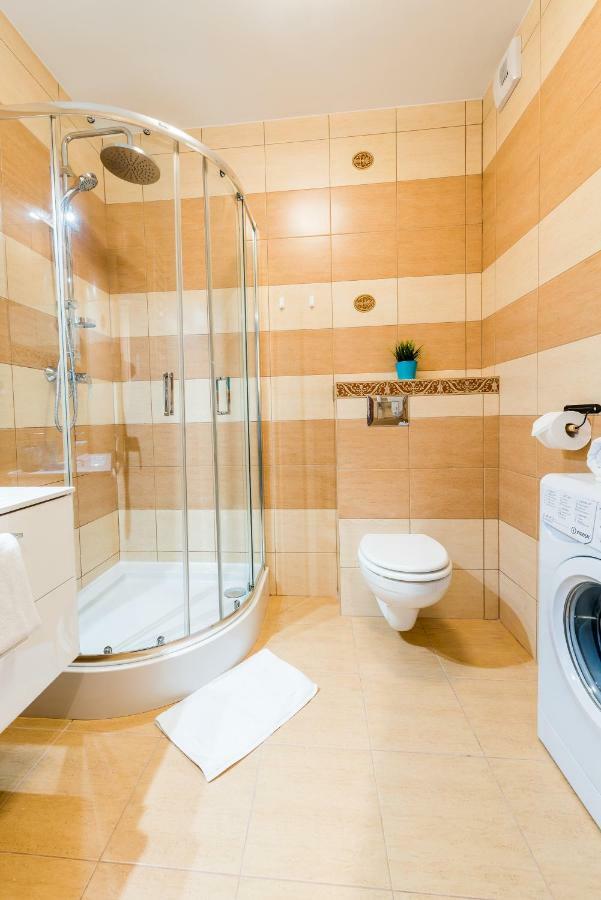 Apartament B&F Garbary Poznań Business&Family - Parking Zewnętrze zdjęcie